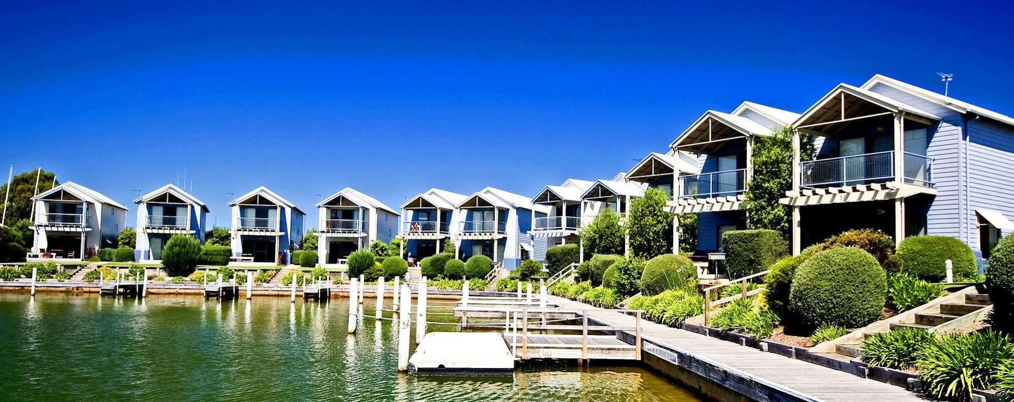 Captains Cove Waterfront Resort Paynesville Exterior photo